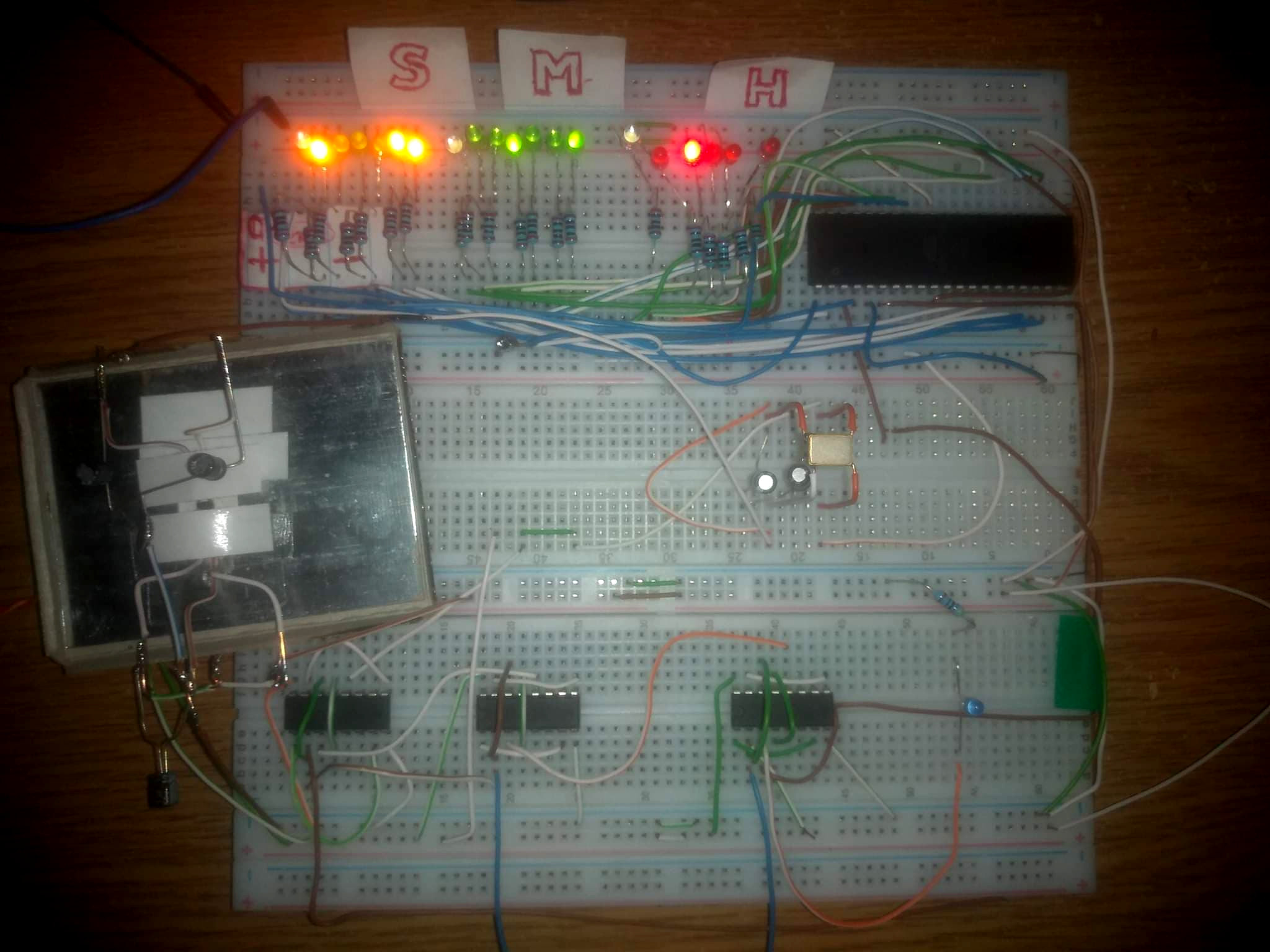 Binary clock breadboard.